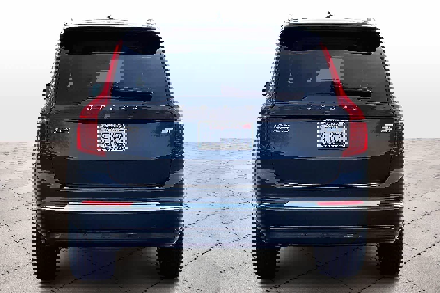 Used 2023 Volvo XC90 T8 Plus w/ Protection Package Premier image 7