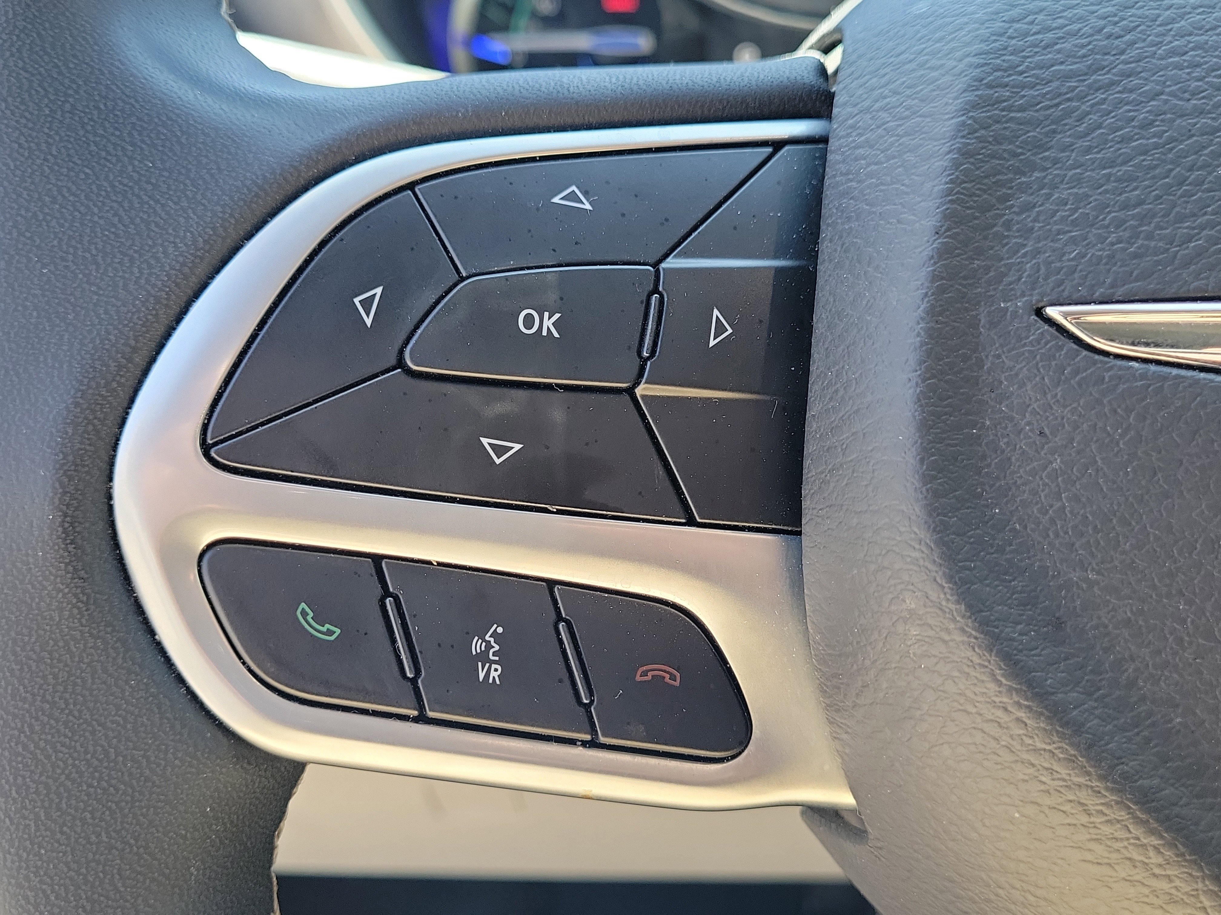 Used 2023 Chrysler Pacifica Touring-L image 23