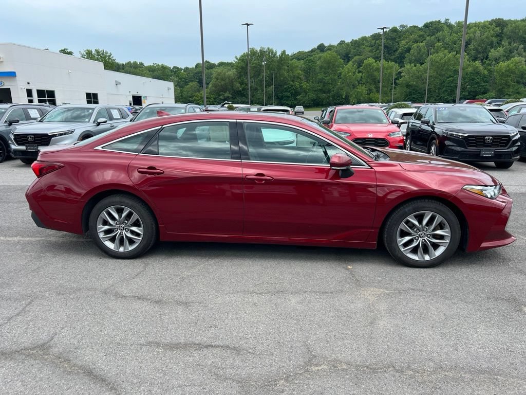 Used 2022 Toyota Avalon XLE w/ Moonroof Package FWD image 6