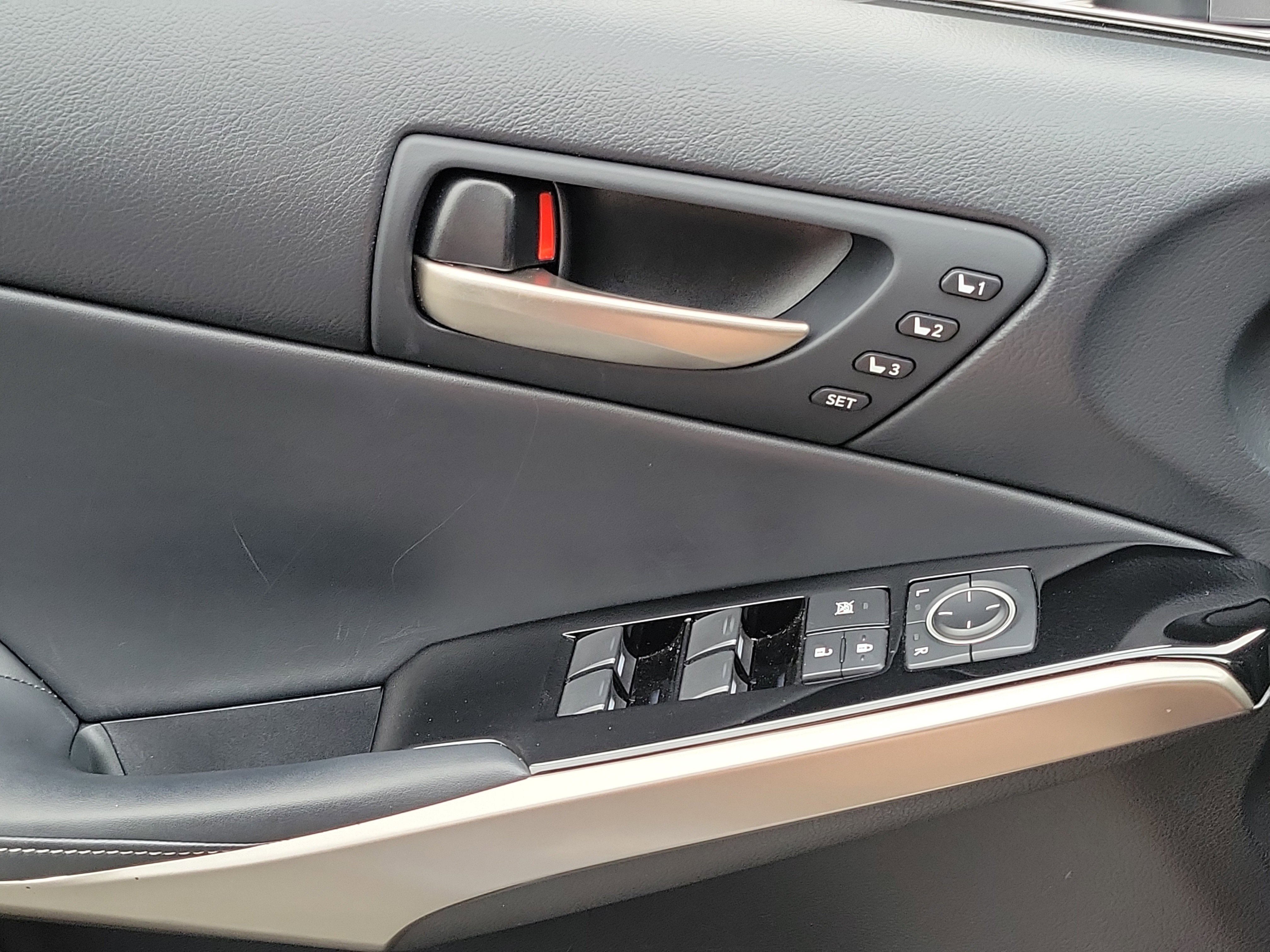 Used 2018 Lexus IS 300 w/ Comfort Package RWD image 13