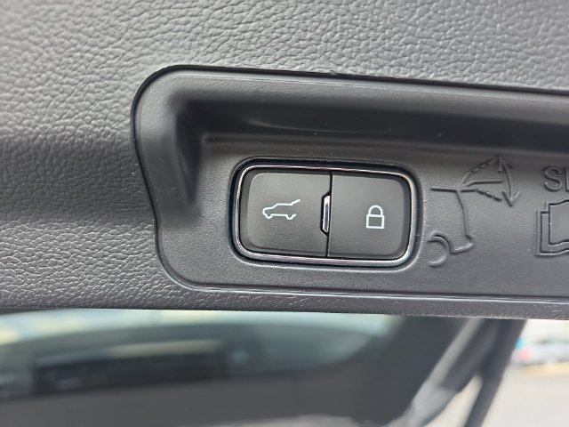 Used 2023 Ford Explorer Limited w/ Equipment Group 301A RWD image 15