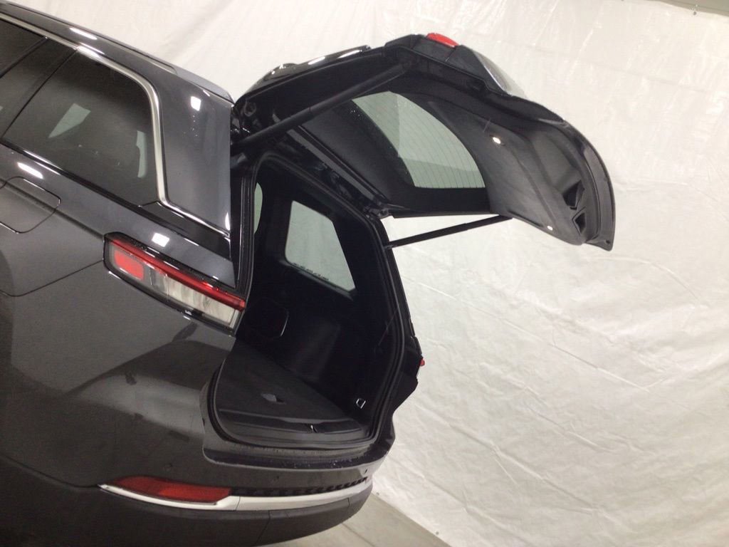 Used 2023 Jeep Grand Cherokee Limited w/ Trailer Tow Prep Group (B) image 22