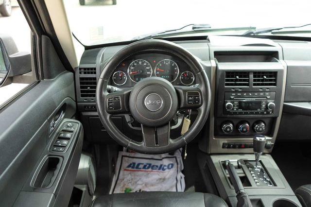 Used 2012 Jeep Liberty Sport AWD/4WD image 16