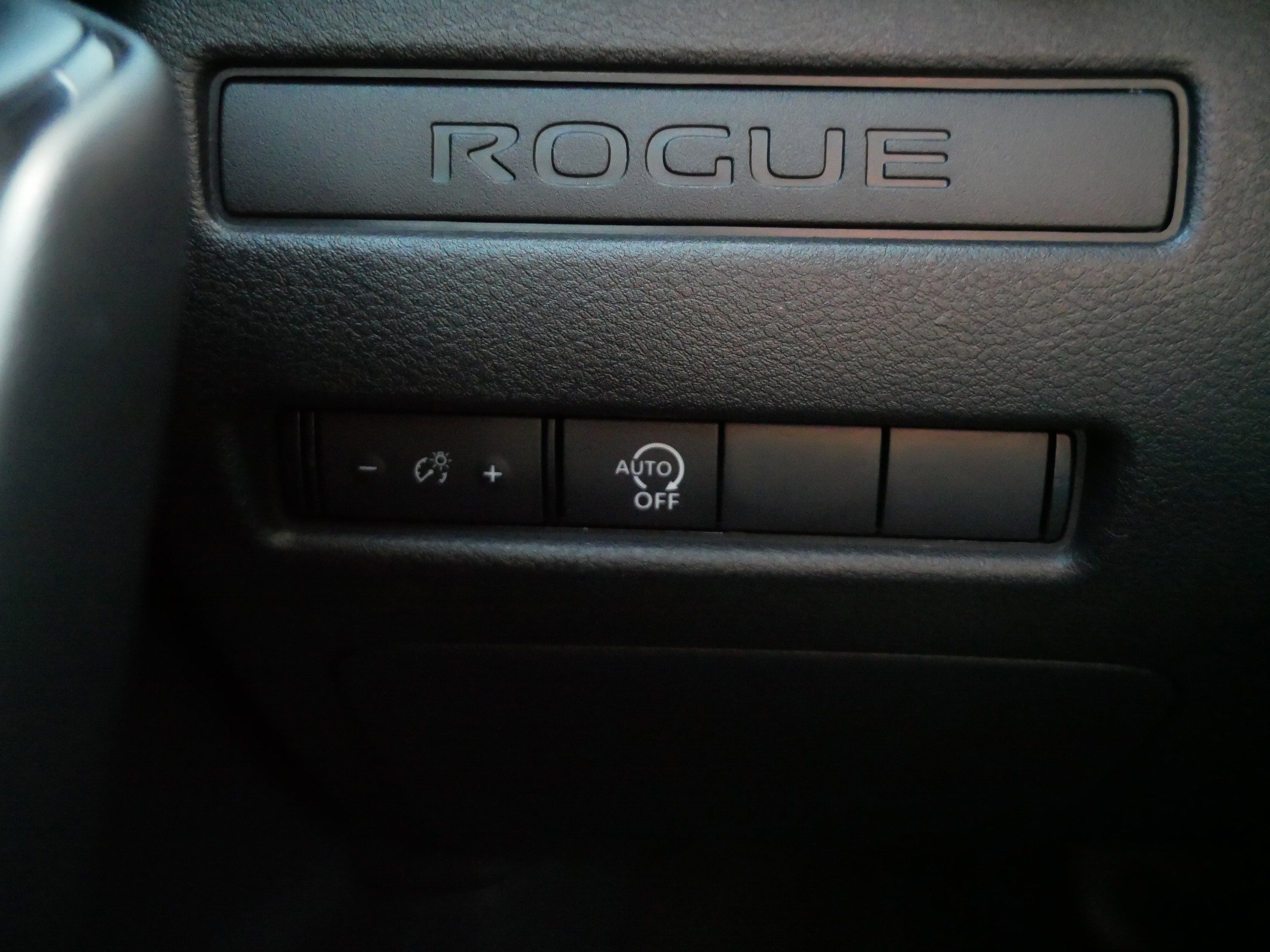 Used 2024 Nissan Rogue S image 28