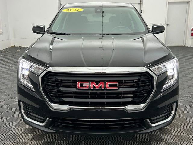 Used 2024 GMC Terrain SLE image 13