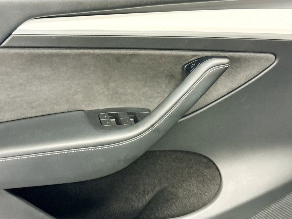 Used 2023 Tesla Model Y Performance image 22