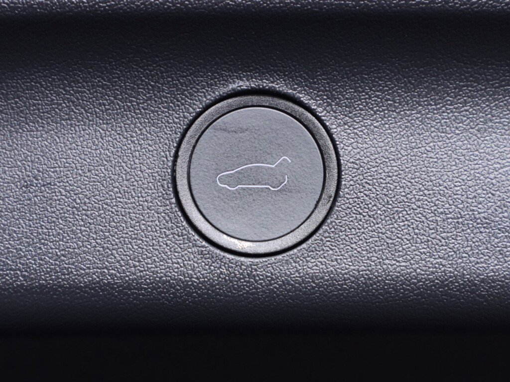 Used 2024 Tesla Model Y Long Range image 36