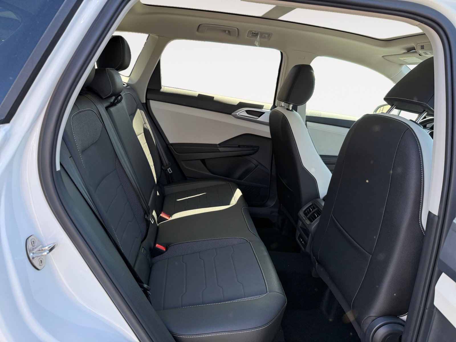 New 2026 Volkswagen Taos SE AWD/4WD image 18