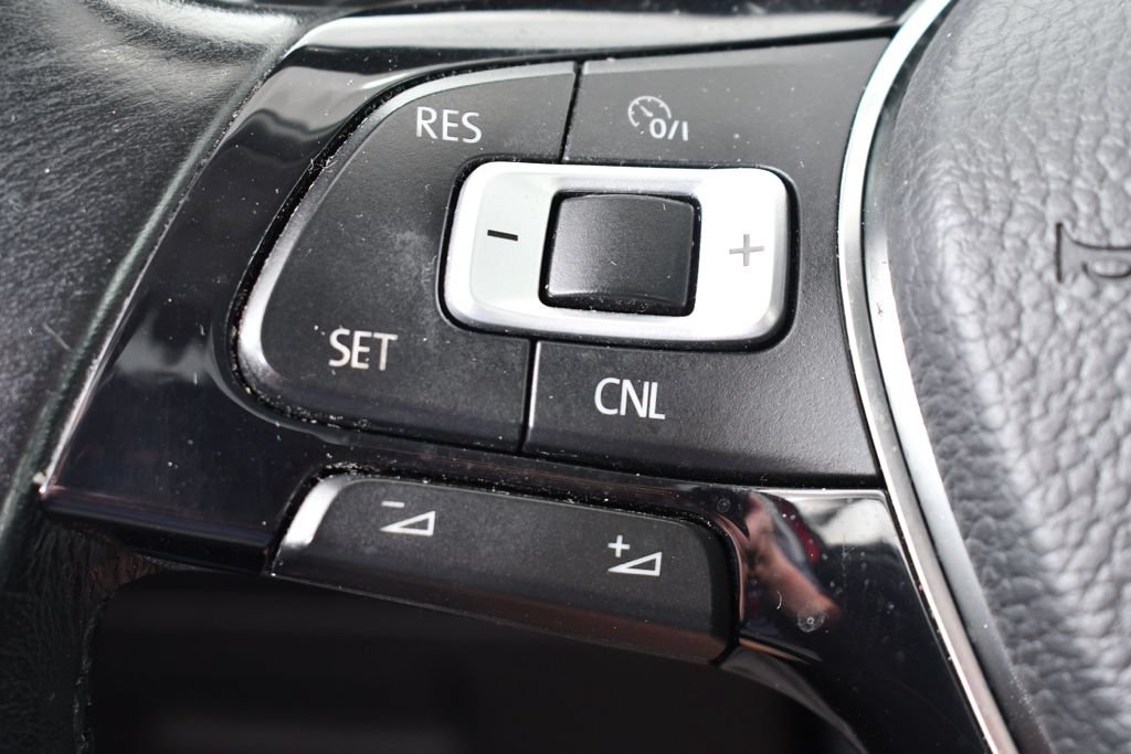 Used 2017 Volkswagen Golf S FWD image 30