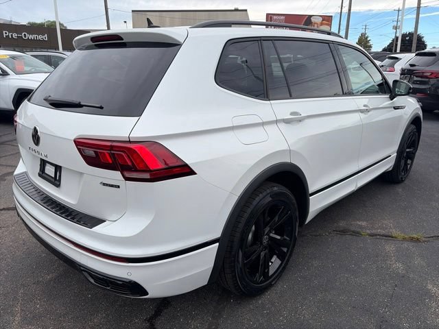Used 2023 Volkswagen Tiguan SE R-Line AWD/4WD image 3