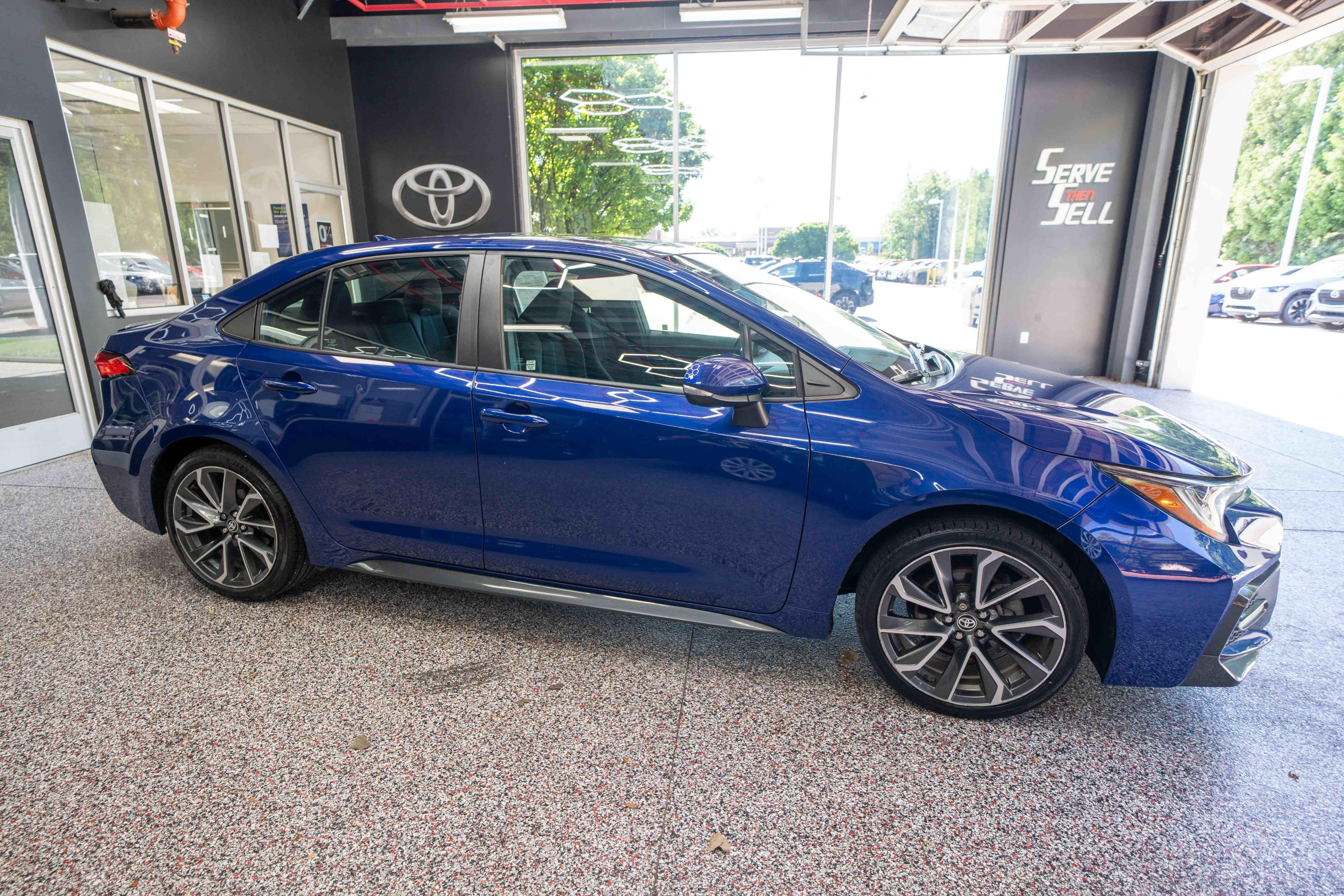Used 2021 Toyota Corolla SE w/ SE Premium Package FWD image 5