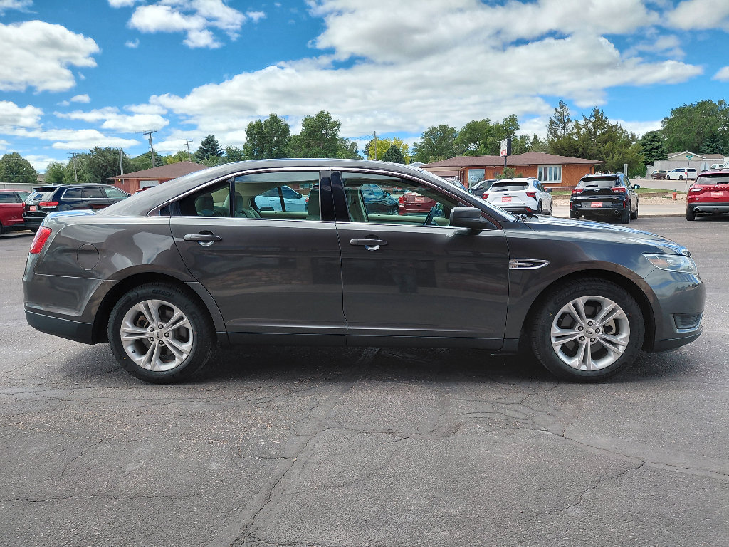 Used 2018 Ford Taurus SE FWD image 5