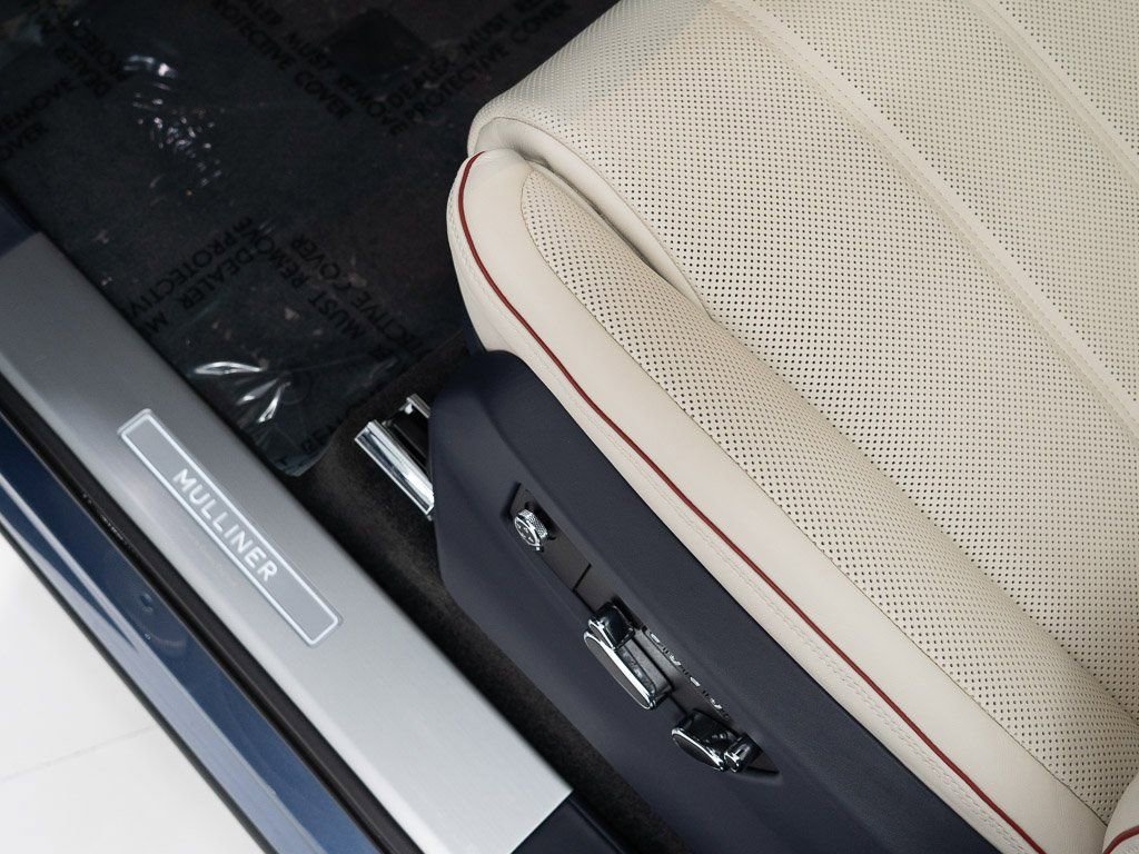 Certified 2025 Bentley Bentayga Extended Wheelbase image 12