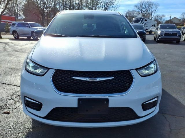 Used 2024 Chrysler Pacifica Touring-L image 23