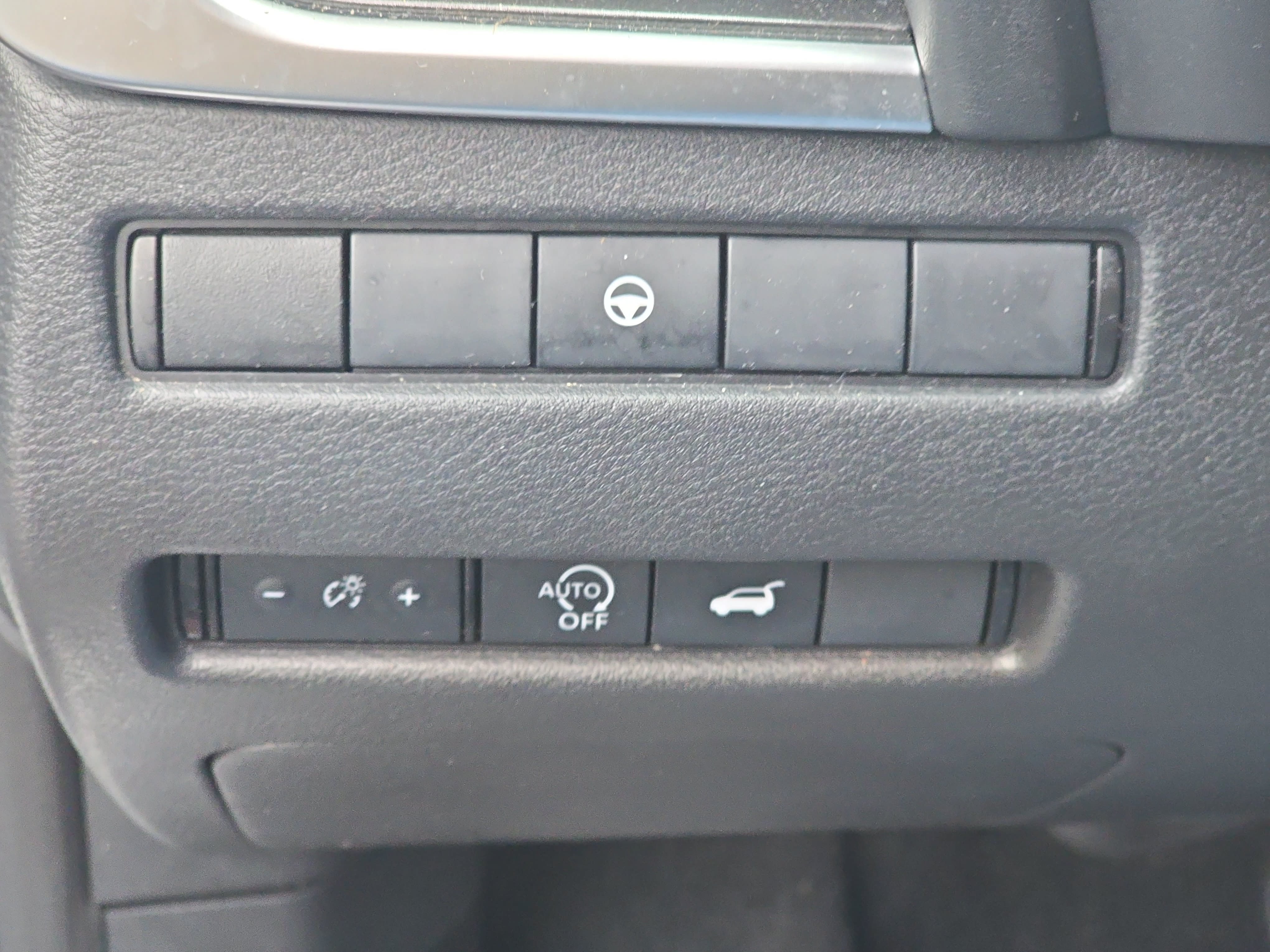 Used 2024 Nissan Rogue SV AWD/4WD image 26