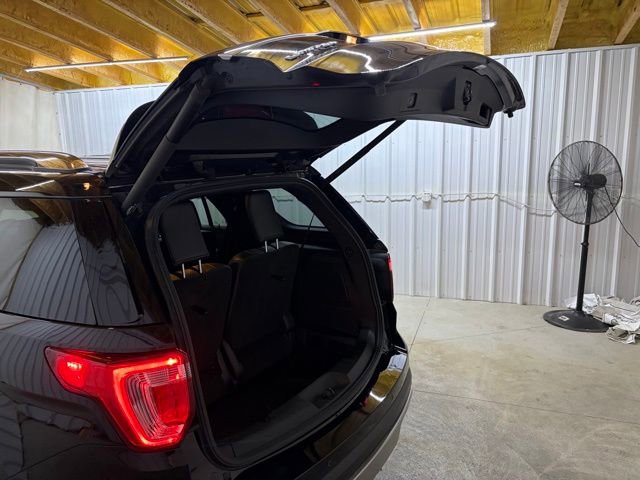 Used 2017 Ford Explorer Limited w/ Equipment Group 301A FWD image 10