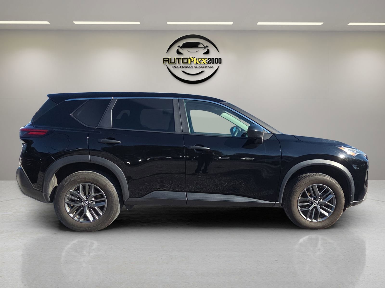 Used 2023 Nissan Rogue S FWD image 8
