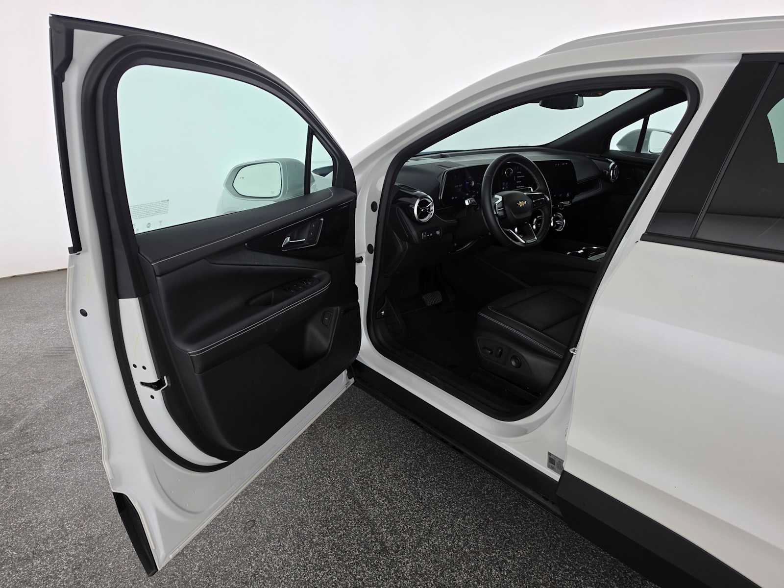Used 2024 Chevrolet Blazer EV LT AWD/4WD image 19