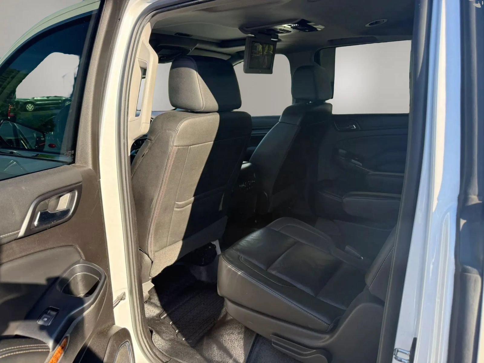 Used 2017 Chevrolet Suburban Premier AWD/4WD image 35