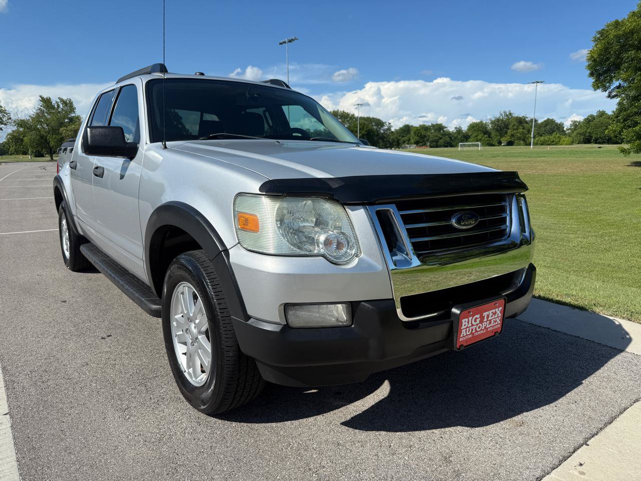 Used 2010 Ford Explorer Sport Trac XLT RWD image 2