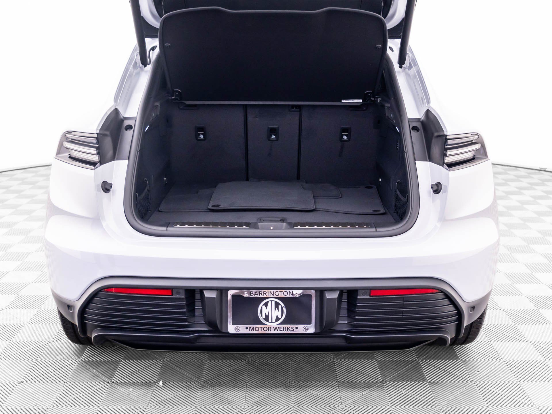 New 2026 Porsche Macan 4 Electric AWD/4WD image 29