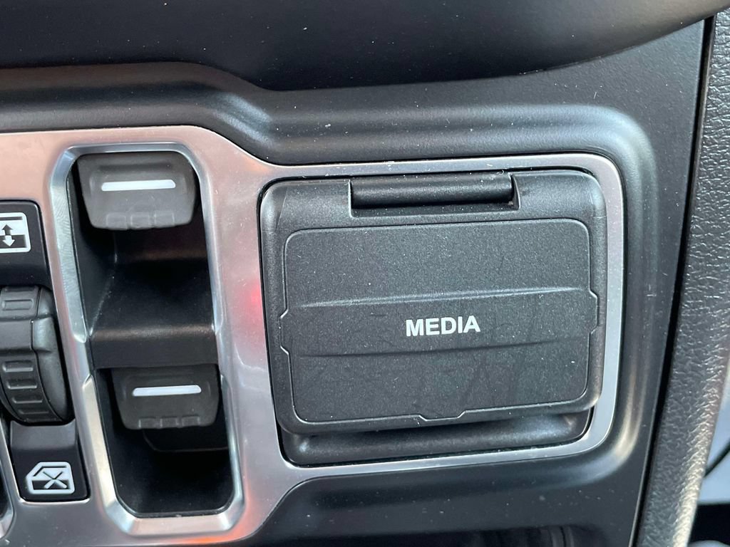 Used 2022 Jeep Wrangler Unlimited Sport AWD/4WD image 30