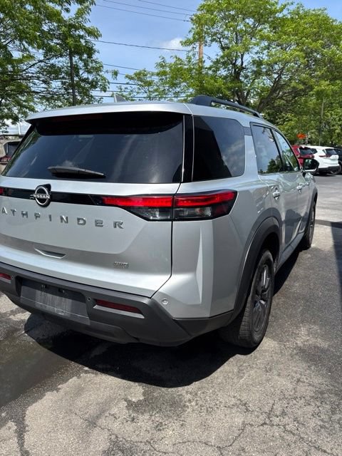 Used 2025 Nissan Pathfinder SV AWD/4WD image 3