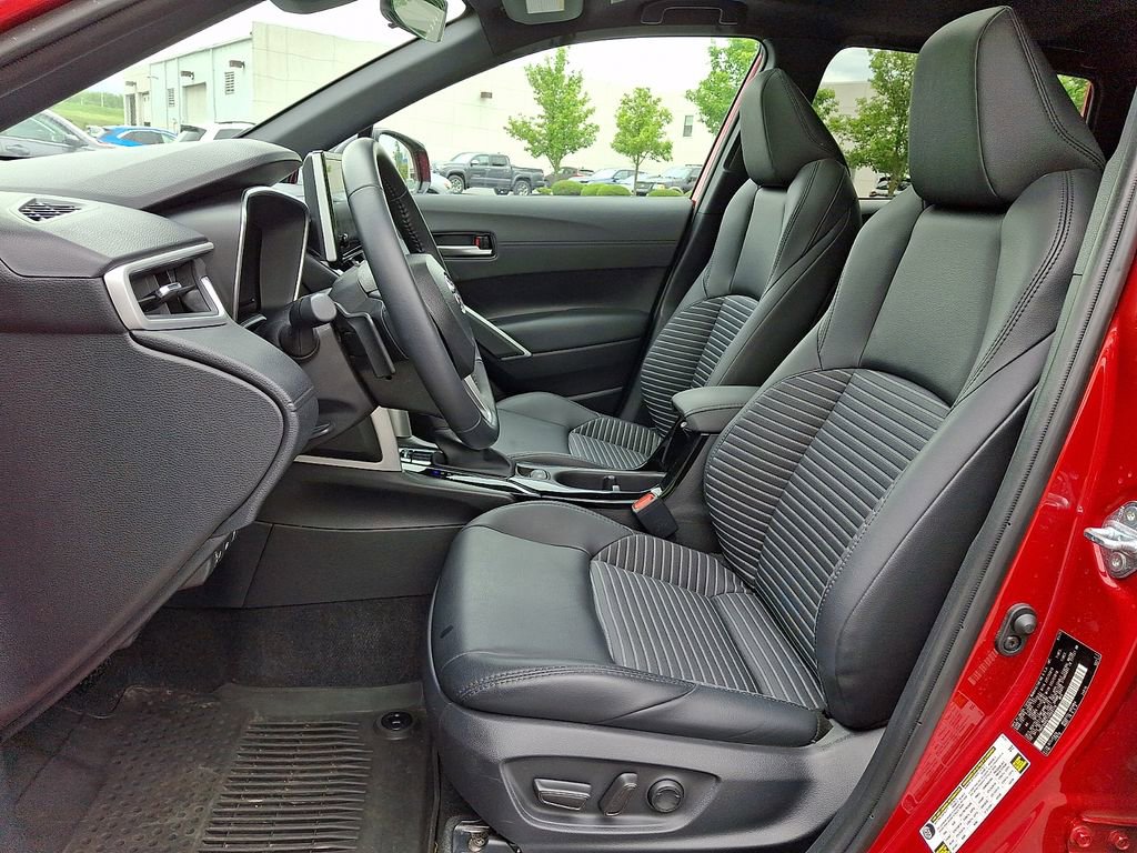 Used 2025 Toyota Corolla Cross AWD Hybrid w/ Convenience Package image 14