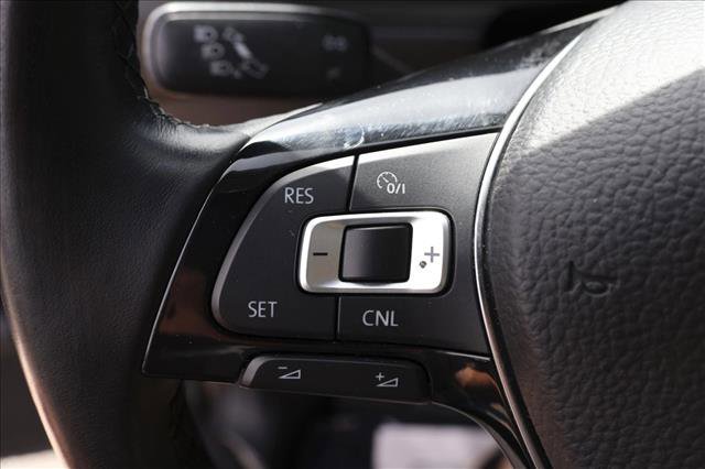 Used 2018 Volkswagen Tiguan SE w/ Panoramic Sunroof Package AWD/4WD image 14