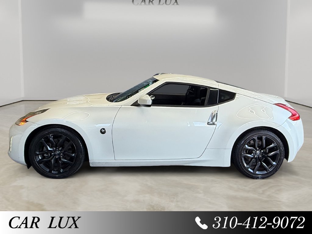 Used 2015 Nissan 370Z Coupe RWD image 2