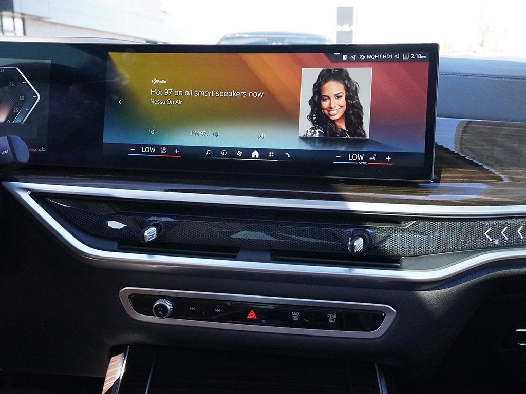 Used 2024 BMW X7 xDrive40i w/ Premium Package image 55