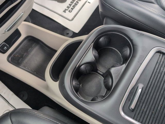 Used 2023 Chrysler Pacifica Touring-L image 23