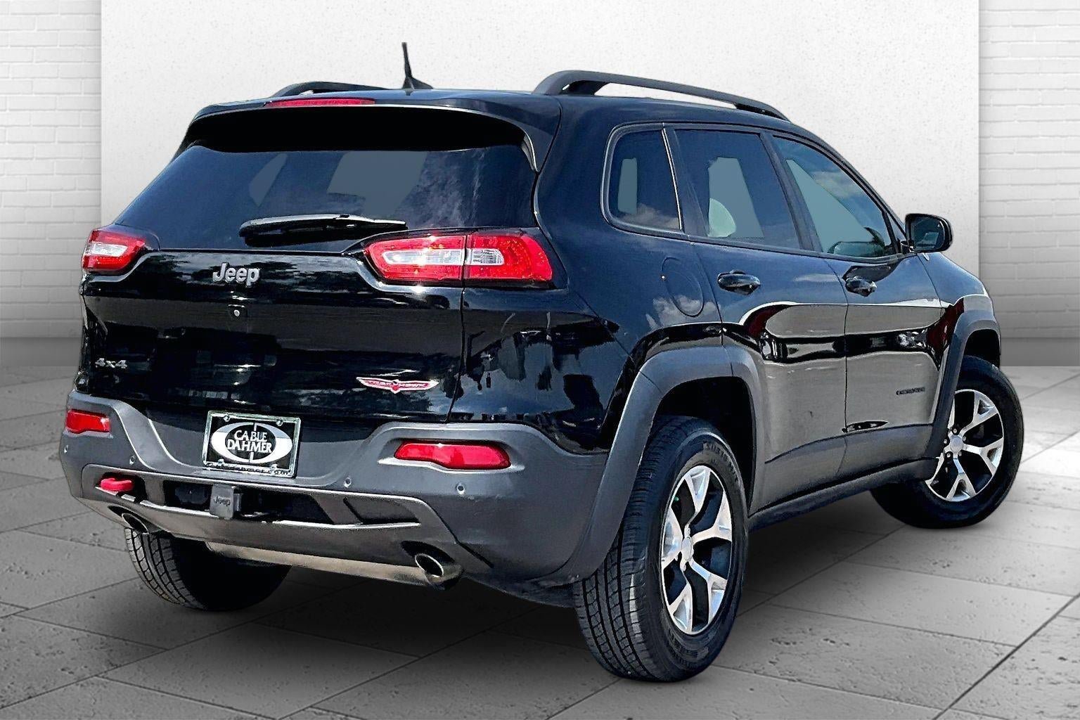 Used 2018 Jeep Cherokee Trailhawk w/ Comfort/Convenience Group AWD/4WD image 13