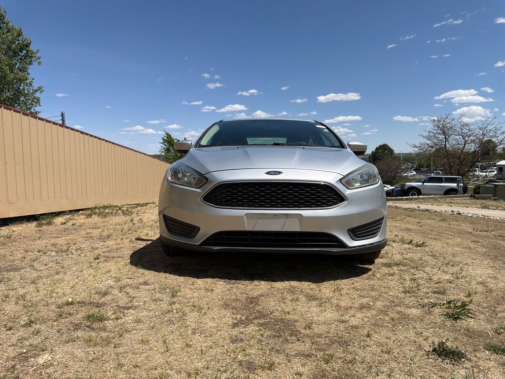 Used 2018 Ford Focus SE FWD image 2