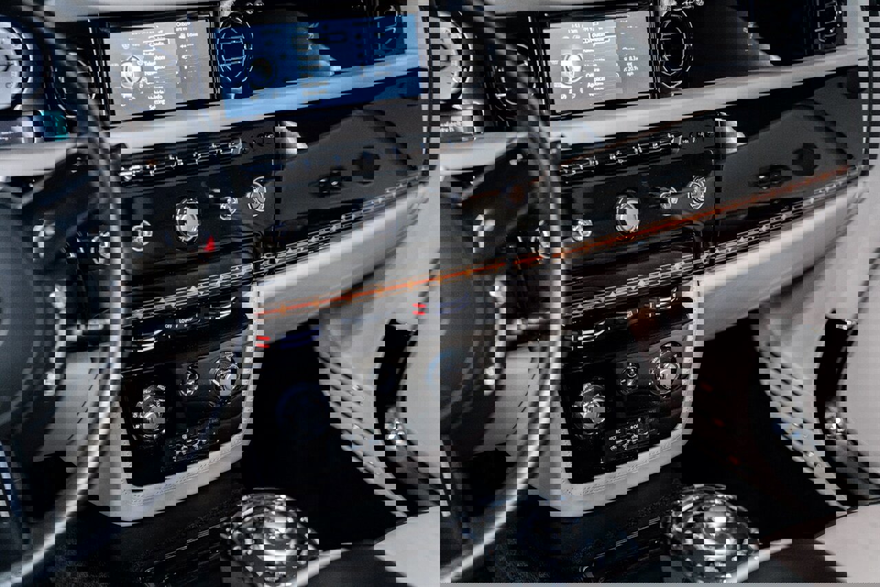 Used 2015 Rolls-Royce Phantom Drophead Coupe image 21