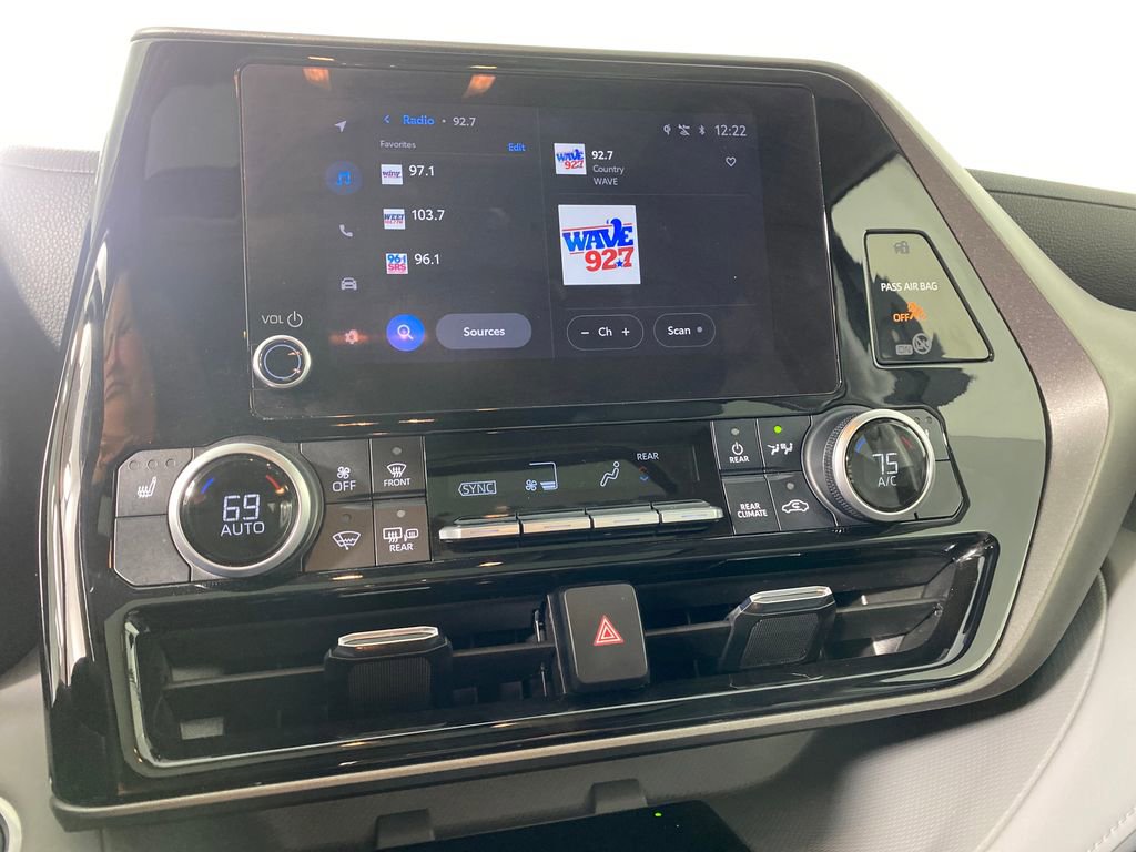 Certified 2024 Toyota Highlander XLE image 20