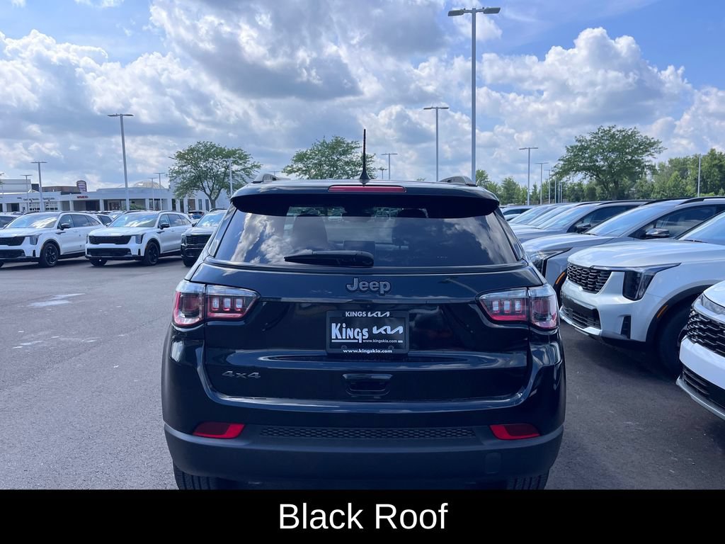 Used 2024 Jeep Compass Latitude w/ Convenience Group AWD/4WD image 4
