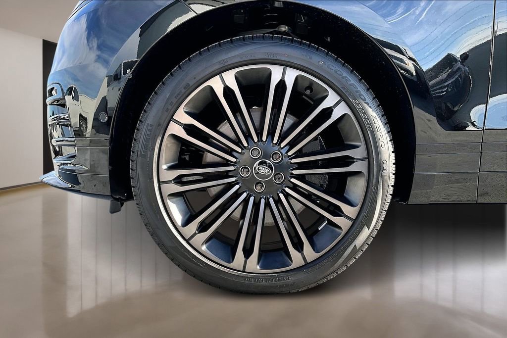 New 2026 Land Rover Range Rover Velar Dynamic SE image 13