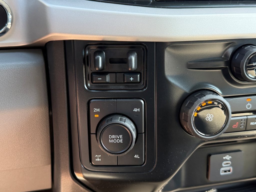 New 2027 Ford F250 XLT w/ XLT Premium Package AWD/4WD image 26