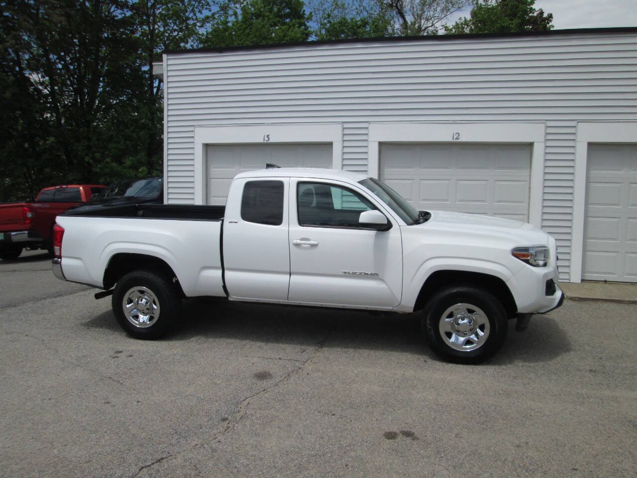 Used 2016 Toyota Tacoma SR5 AWD/4WD image 3