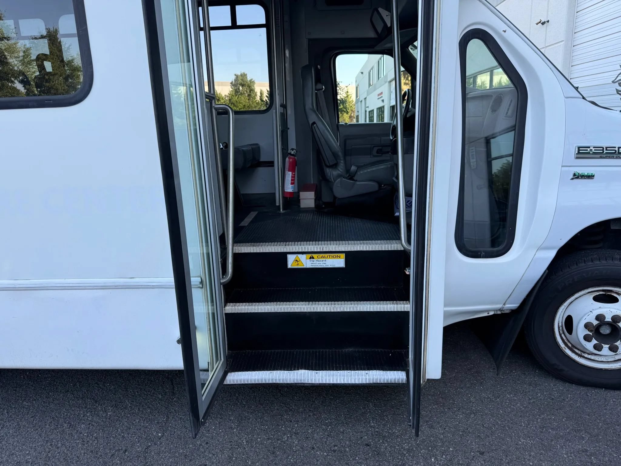 Used 2013 Ford E-350 and Econoline 350 Super Duty w/ Shuttle Bus Prep Pkg RWD image 22