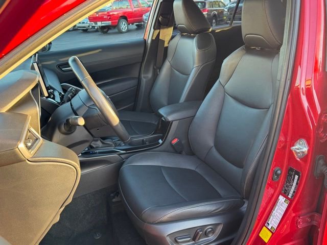 Used 2024 Toyota Corolla Cross XLE image 13