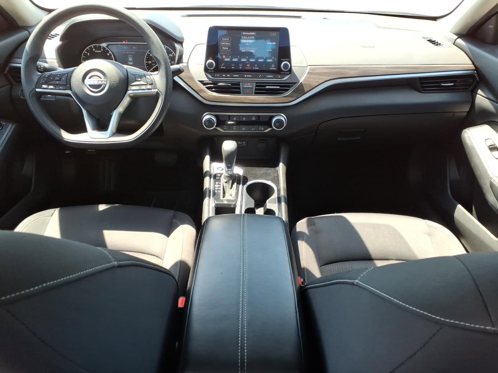 Used 2024 Nissan Altima 2.5 SV FWD image 12