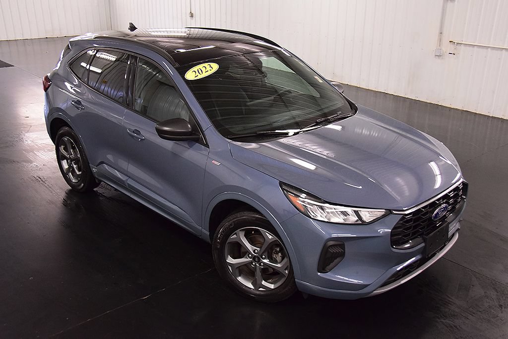 Used 2023 Ford Escape ST-Line w/ Tech Pack #1 AWD/4WD image 9