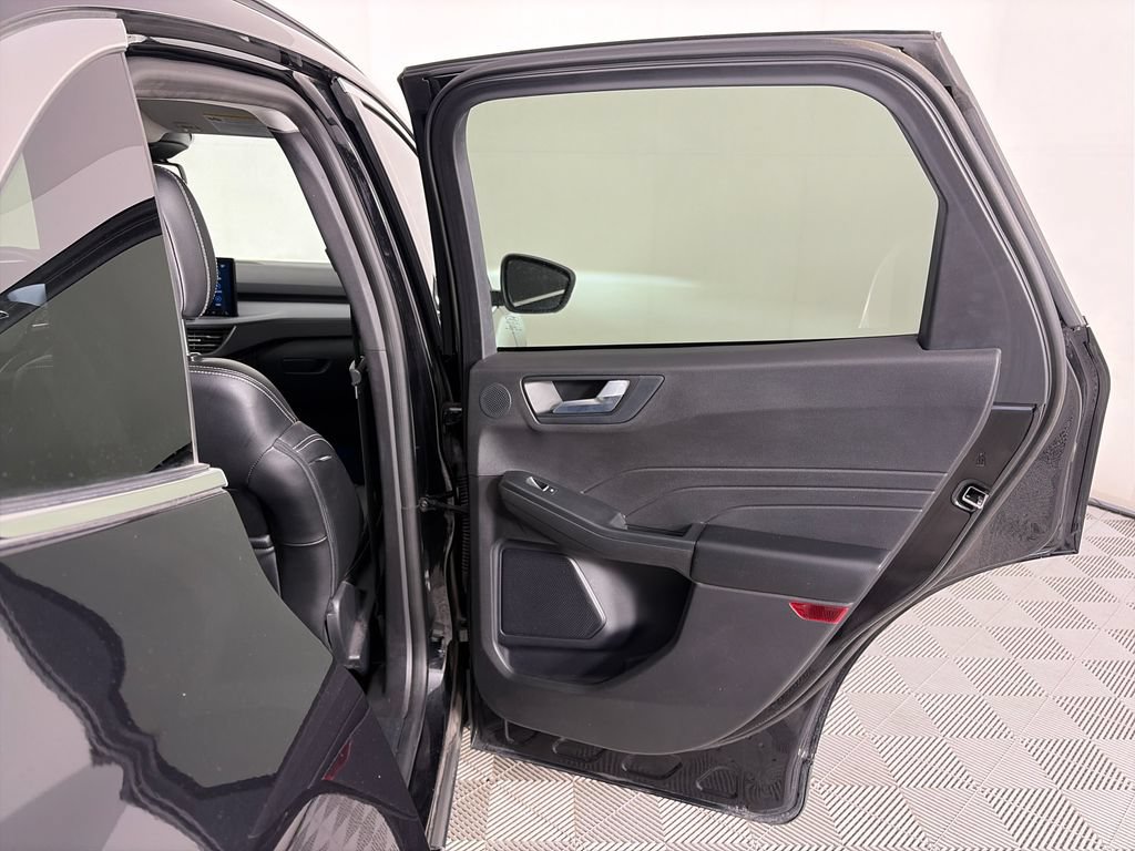 Used 2024 Ford Escape Platinum w/ Premium Technology Package AWD/4WD image 28