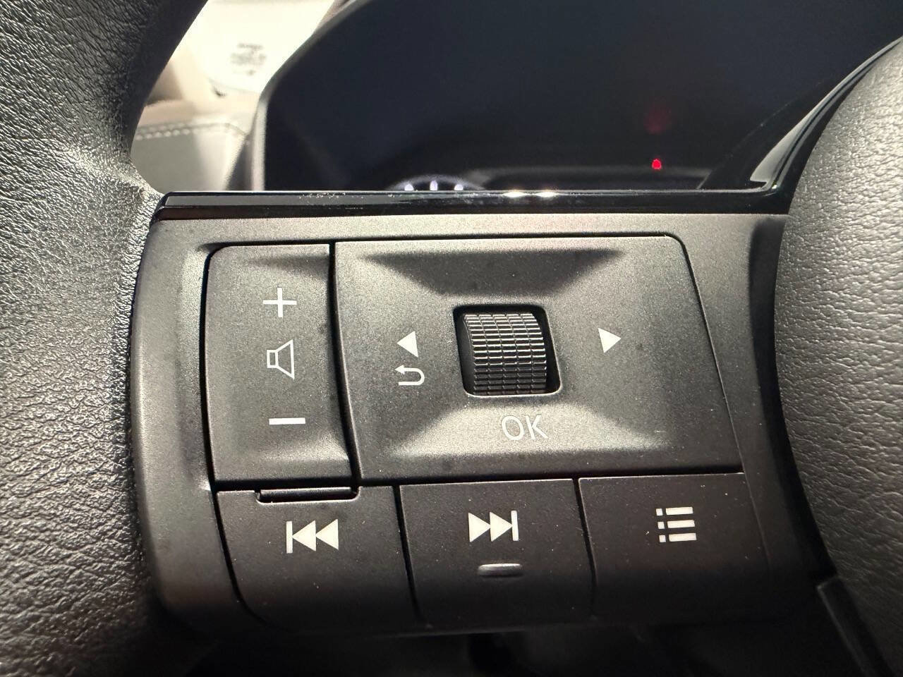 Used 2023 Nissan Rogue SV AWD/4WD image 22