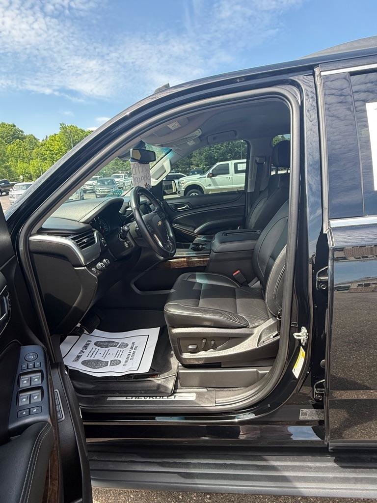 Used 2019 Chevrolet Suburban LT w/ Luxury Package AWD/4WD image 10