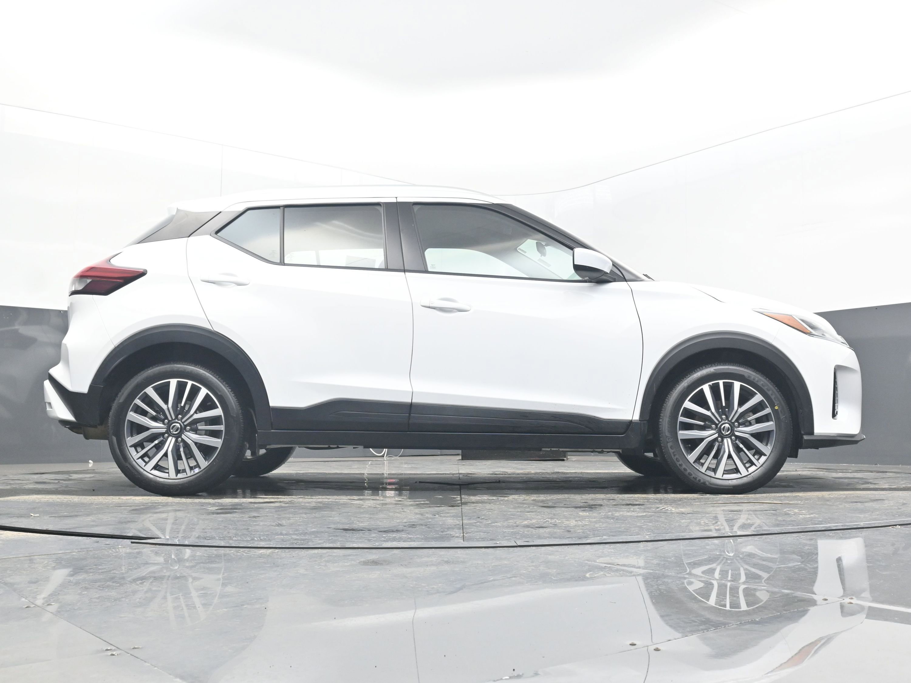 Certified 2021 Nissan Kicks SV image 25