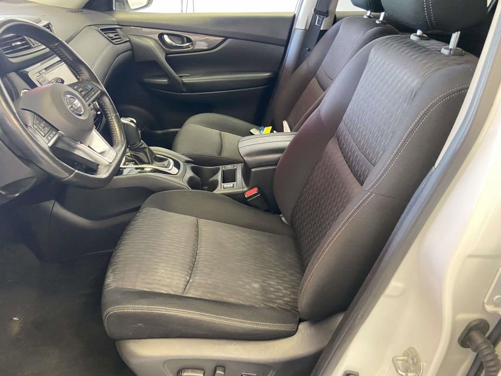 Used 2019 Nissan Rogue SV w/ Premium Package image 16