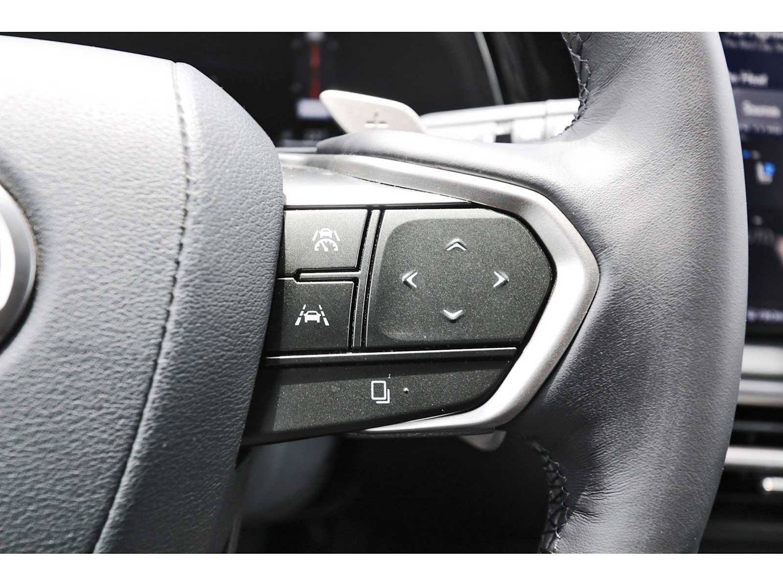 Used 2025 Lexus RX 450h AWD w/ Luxury Package image 16